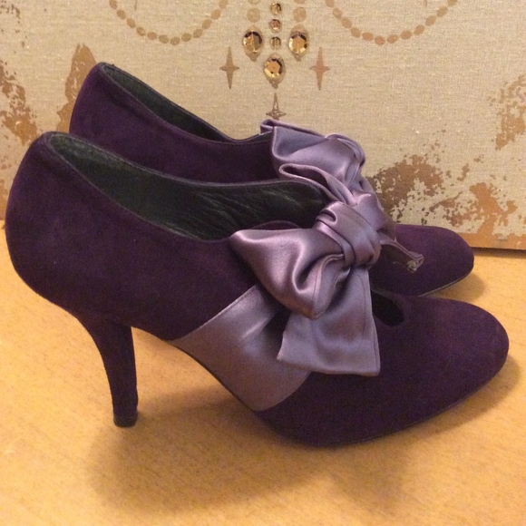 Stuart Weitzman Shoes - Stuart Weitzman Purple Suede Bow Pumps 6.5 M NEW